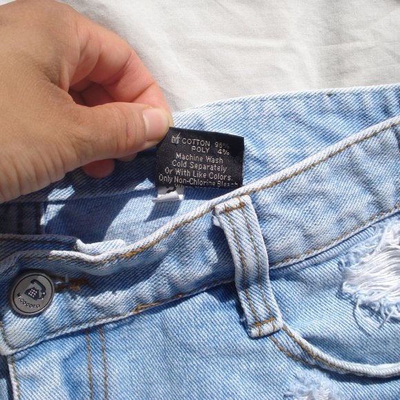 Distressed jean shorts - Picture 4 of 5